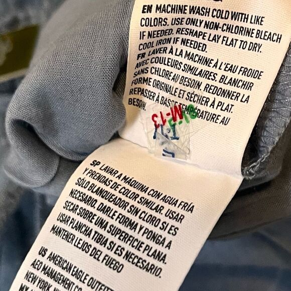 American Eagle Chambray Blue Crop Top Size Medium - Picture 6 of 7